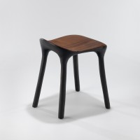 <a href="https://www.galeriegosserez.com/artistes/loellmann-valentin.html">Valentin Loellmann </a> - One Piece - stool